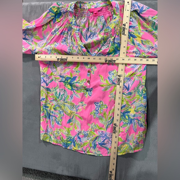 Lilly Pulitzer Elsa 100% Silk V-Neck Bracelet Sleeve Top Squeeze The Day sz L - Picture 7 of 7